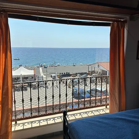 Terrazza Sul Mare A Near Taormina Hébergement de vacances *