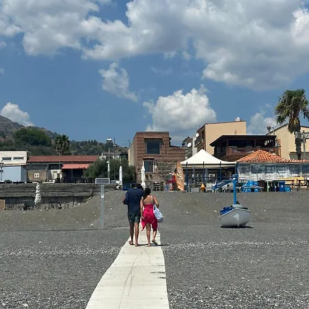Terrazza Sul Mare A Near Taormina *